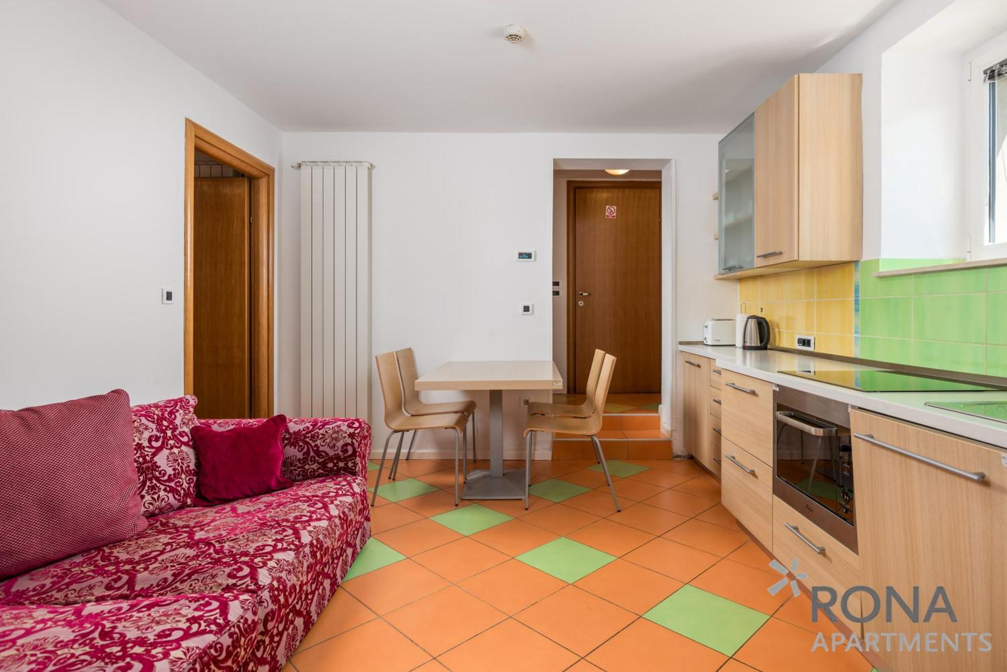 Rona Erea Apartment