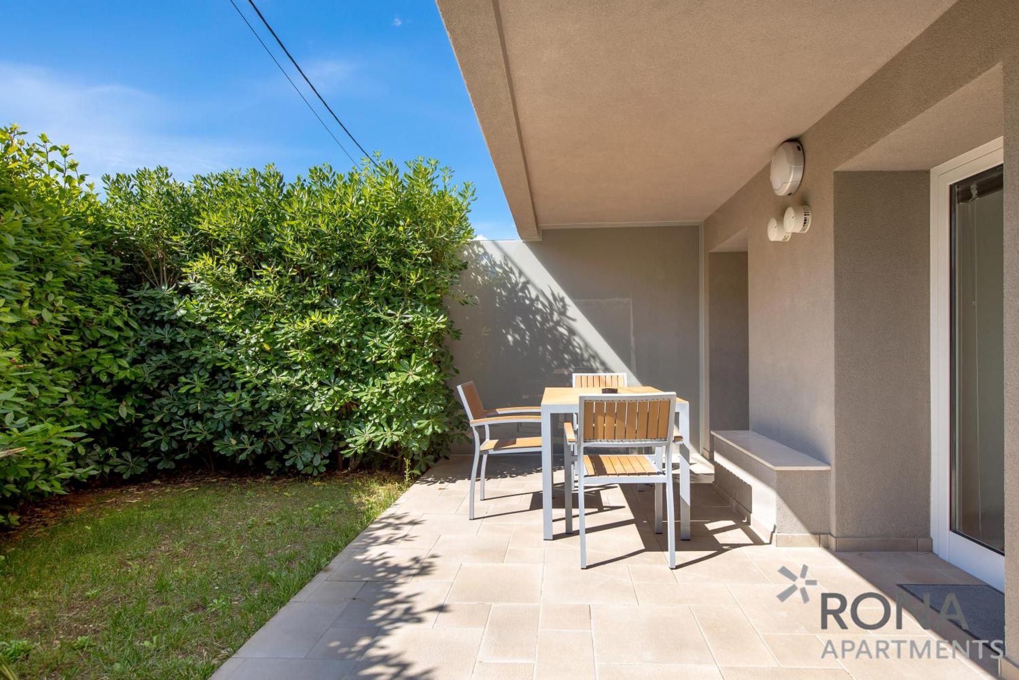 Rona Erea Apartment *